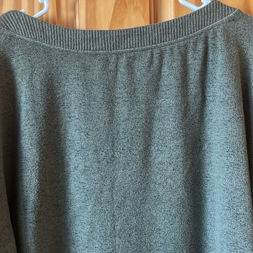 WHBM Top - Size Large - Picture 8 of 9